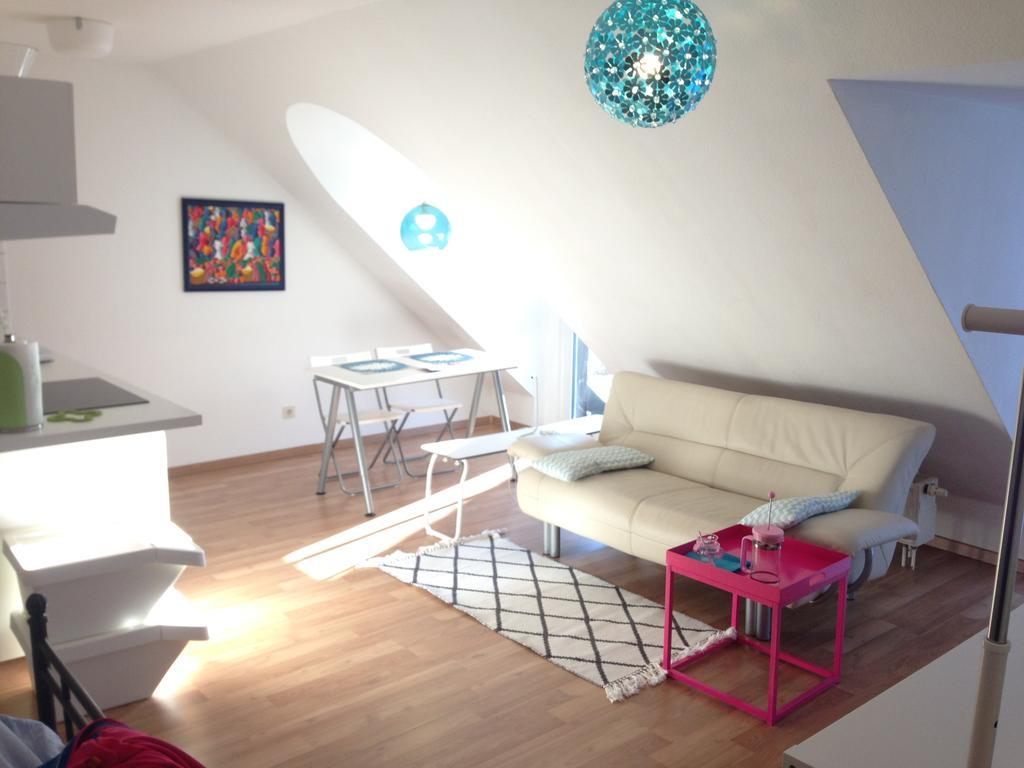 Studio Ochsenfurt Mit Sonnigem Balkon Exterior photo