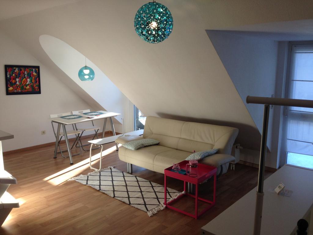 Studio Ochsenfurt Mit Sonnigem Balkon Exterior photo