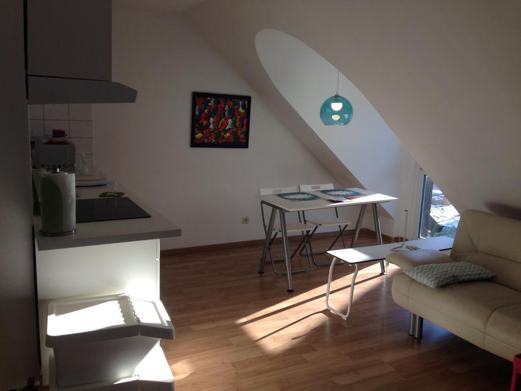 Studio Ochsenfurt Mit Sonnigem Balkon Exterior photo