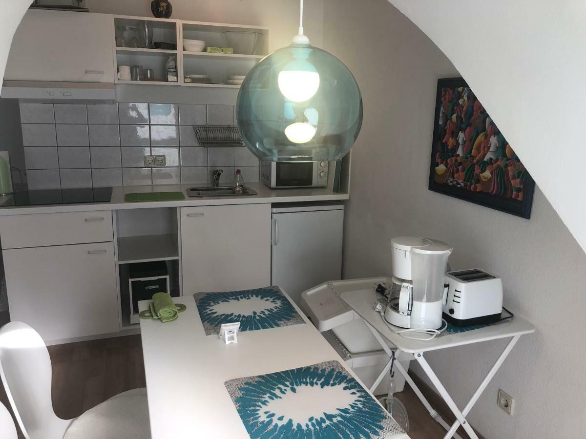 Studio Ochsenfurt Mit Sonnigem Balkon Exterior photo